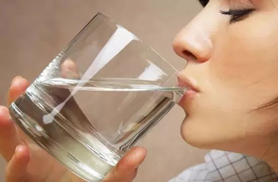 晨起第一杯水，能催命也能救命！快看看你喝对没？
