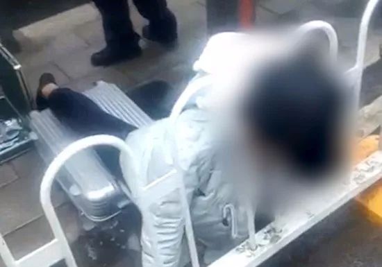 武汉25岁女孩被护栏卡脖身亡：研究生学霸，已找到工作