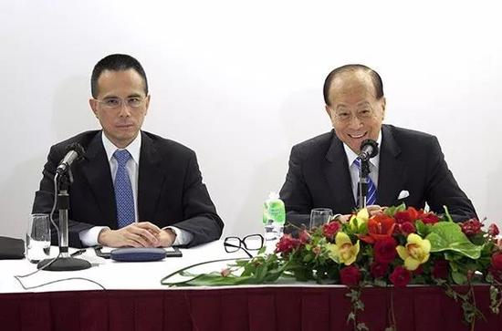 李泽钜(左)和李嘉诚(右)