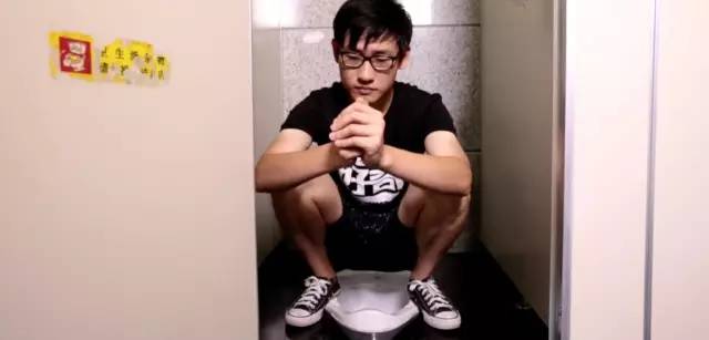 公厕的蹲便和坐便到底哪个更脏？