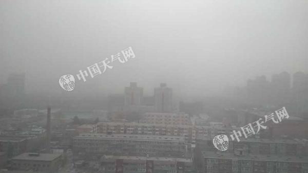 北京发布今年首个沙尘蓝色预警 PM10浓度已超1000