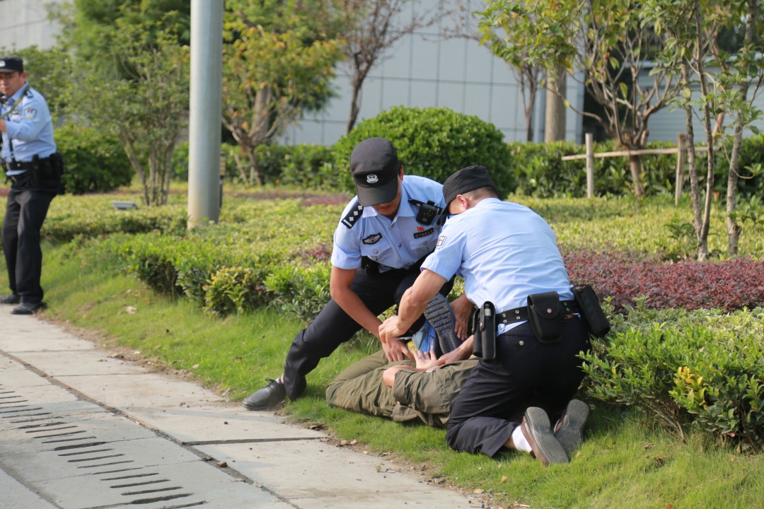 铜陵:公安重拳出击扫黑除恶 抓获犯罪嫌疑人139人