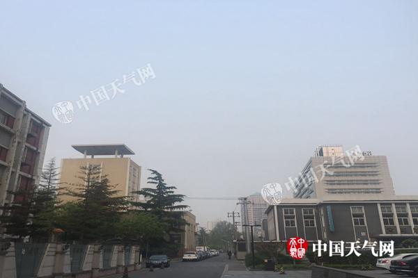 今晨北京遭中度污染 今天白天有轻度霾西部山区有降雨