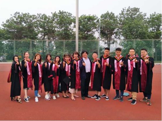 燕京理工学院辅导员 全体缺勤 点到刷爆朋友圈