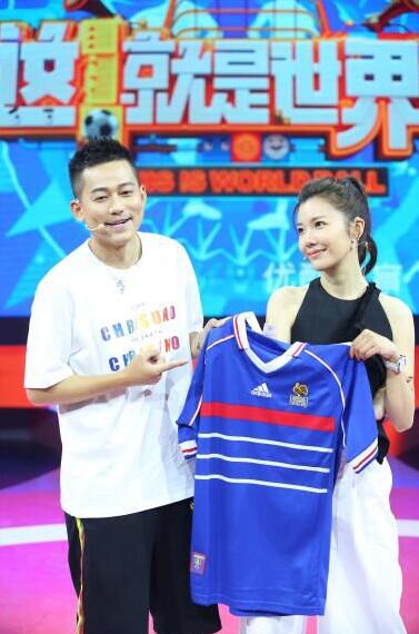 给刘语熙披法国球衣保暖 阿根廷球迷苏醒优酷