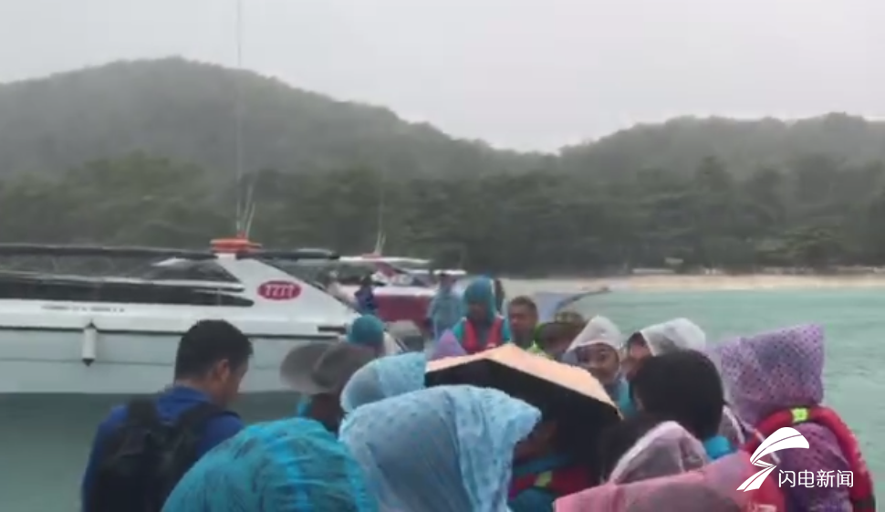 300名山东游客安全安全返回普吉岛