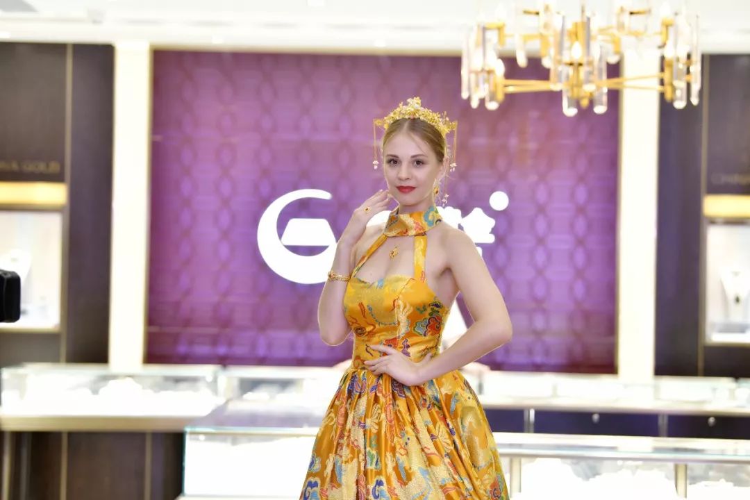 光华流转,与刘亦菲共赴黄金之约