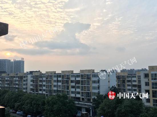 北京明日将现大到暴雨影响晚高峰 近期雨水频繁