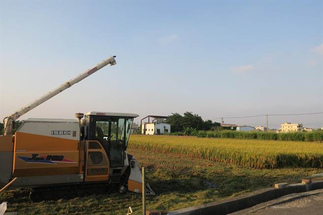 收割机价格广东 88fb720f8b20edf_w656_h437.jpg