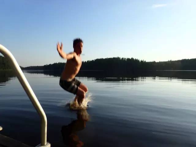 芬兰人高冷内向?他们男男女女一起蒸桑拿时可