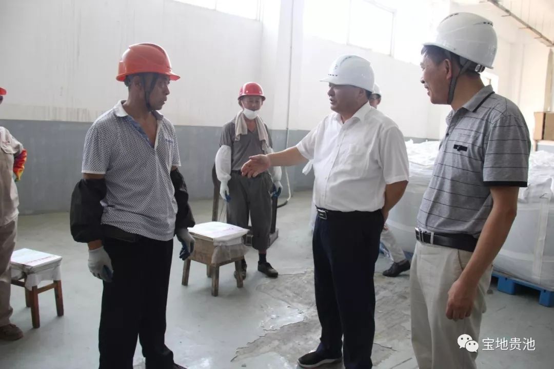 高温"烧烤模式下" 池州贵池区长马胜利带队送清凉!