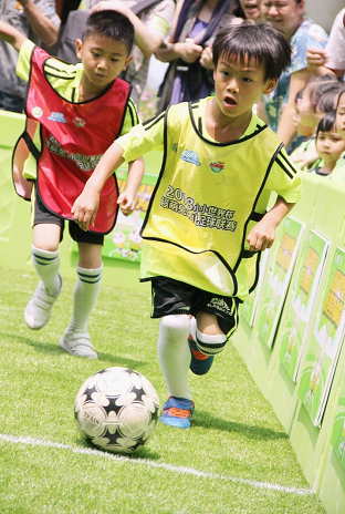 超萌兔幼儿足球教育标杆!《幼儿快乐足球活动