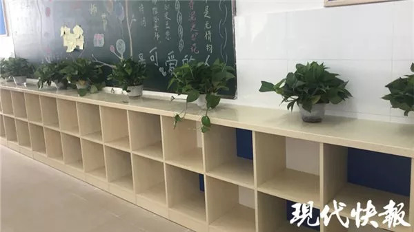 南京一小学开学前一天还在装修，家长担心“甲醛超标”