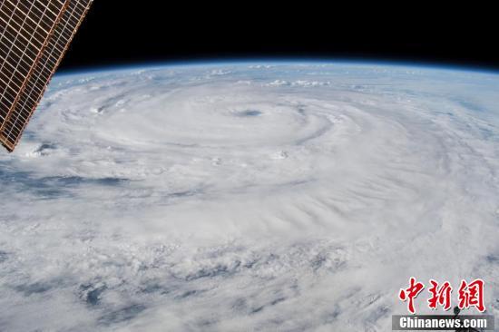 飓风“佛罗伦斯”向美国东部海岸逼近强度接近最高级