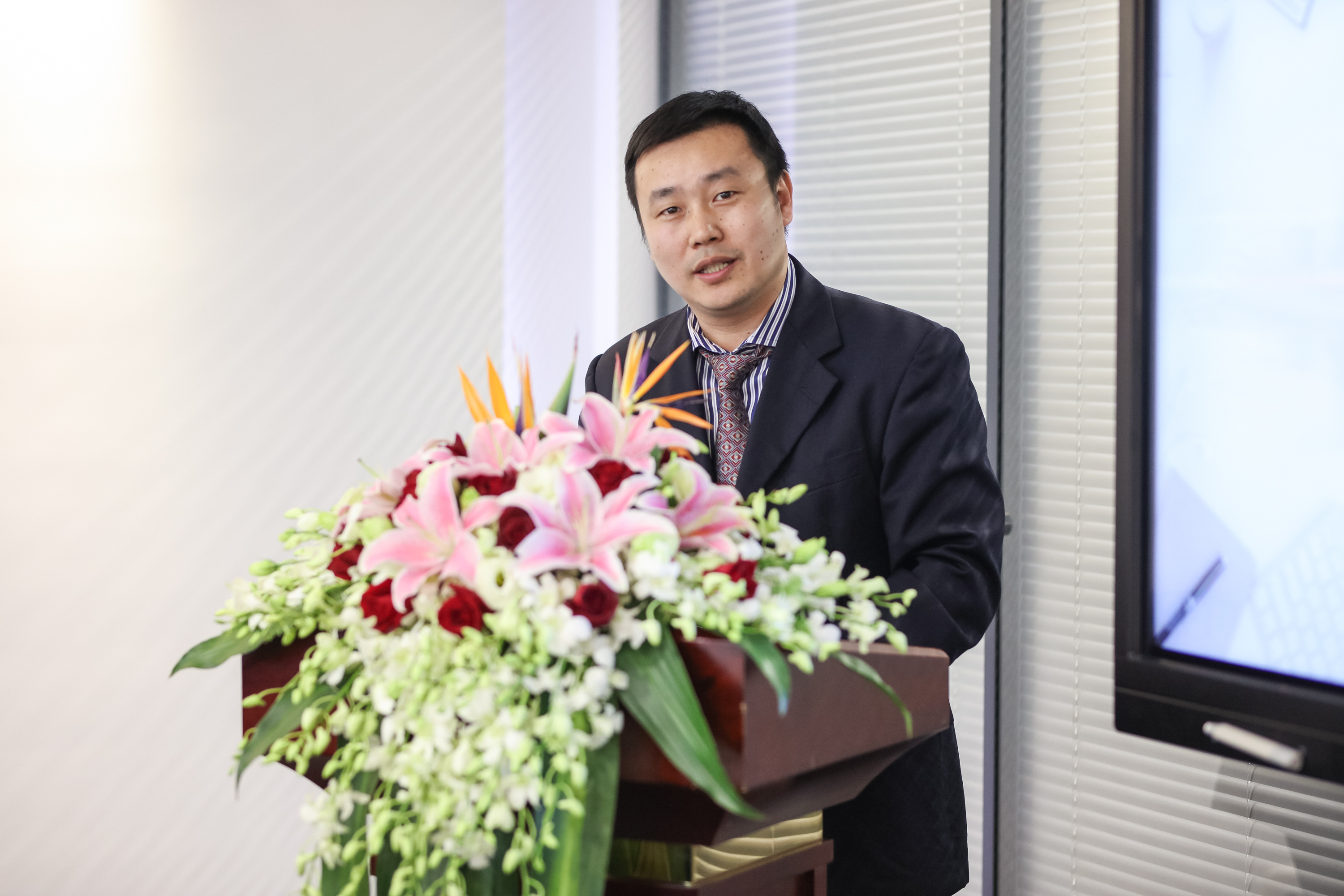 超竞教育与高等教育出版社共同研发电竞教材