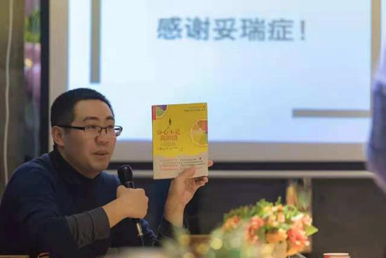 2017年12月25日，在妥友之家的聚会上，蒋云生正在讲述自己的经历。