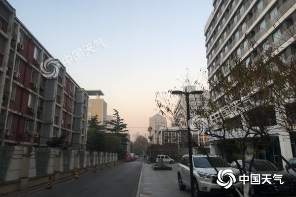 今明日北京白天霾夜间雾 下周气温起伏大