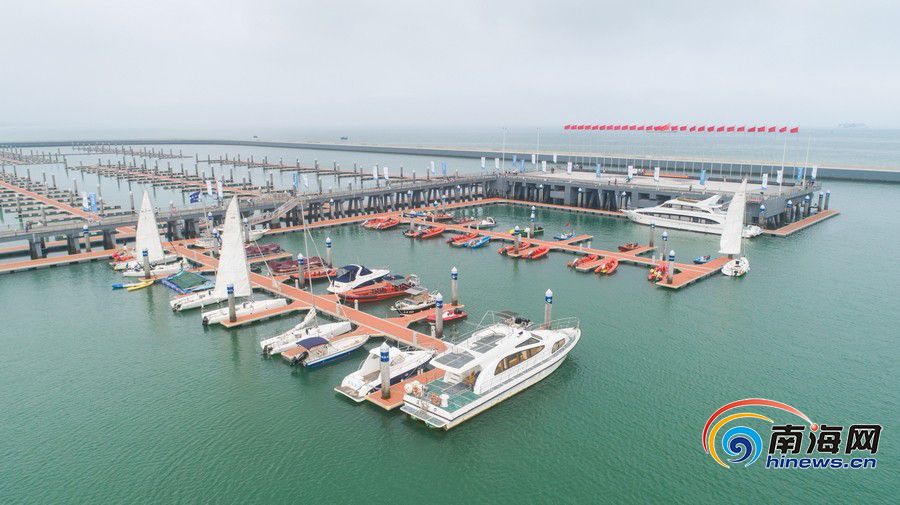 航拍亚洲最大帆船基地公共码头：海口市国家帆船基地公共码头