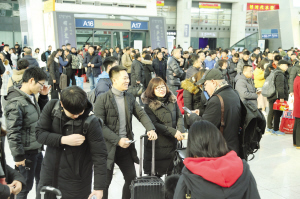 天津西站全天迎送旅客近9万人次 京津城际密集发车