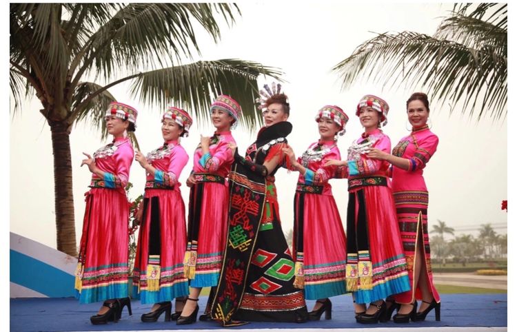 2019年央视音乐频道录制的春晚节目《久久不见久久见》民族服饰走秀将在今年春节期间播出!