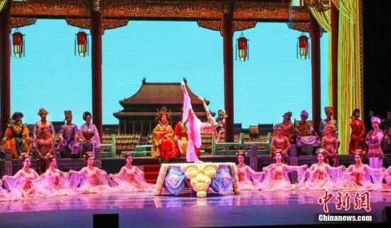 2018年10月5日晚，继黄金海岸、纽卡斯尔之后，享有“中国第一舞剧”美誉的《丝路花雨》在悉尼精彩上演。 图为演出现场。中新社发姜长庚摄
