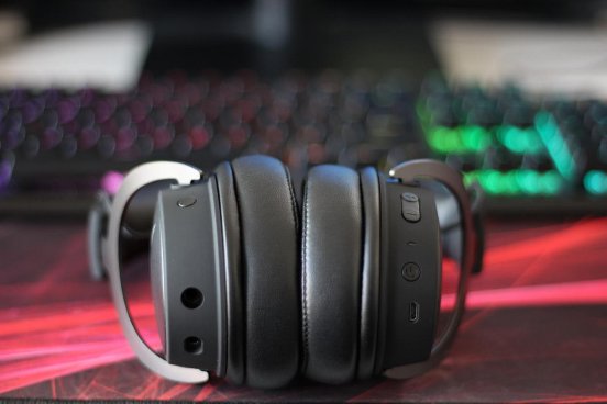 手机蓝牙耳机怎么开麦克风 184260b41c4f9e7_w552_h368.jpg