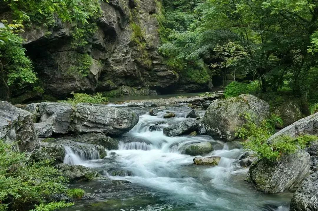 五溪山色源与龙溪,缥溪,谰溪,双溪,舒溪等五条溪水汇成九华河,经五