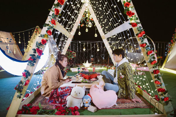 《女儿们的恋爱》傅园慧与男生约会 帐篷餐厅