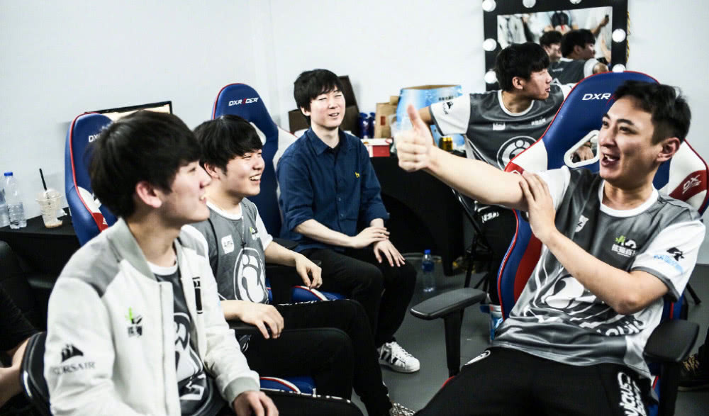 评论姿态回归却遭RNG粉丝调侃 王校长怒斥姿