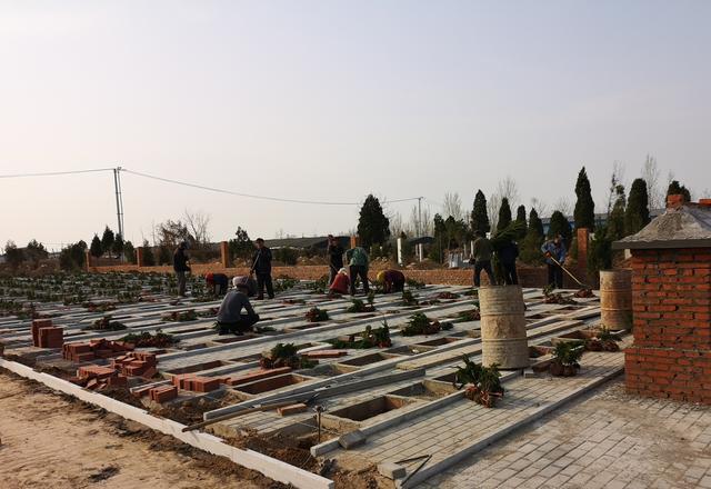 寿光市稻田镇崔西村的公墓正在建设中。