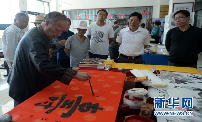 甘肃通渭农民下地耕田好把式拿起刀笔成艺人