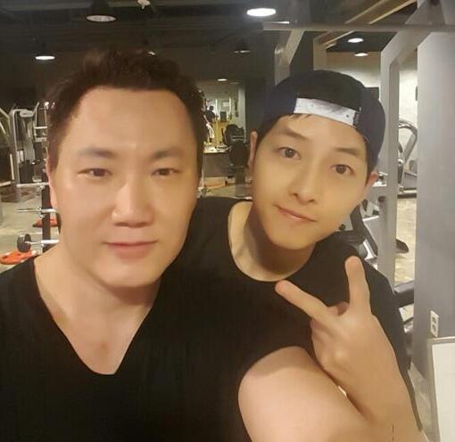 睡了酒店前台 妈妈让我进人身上 步兵作品封面(四)_郯城网