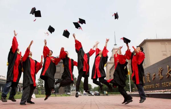 黑色、蓝色、红色、金色 各色学位服有什么讲