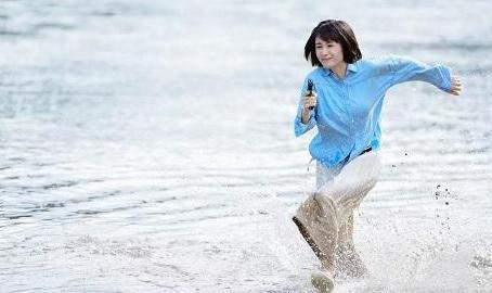  王子文性感低胸装  曲妖精发文觉得我美呆了请