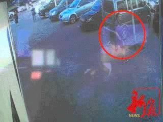 黑龙江两男子“抢孩子” 孩子左臂被抠掉肉(图)
