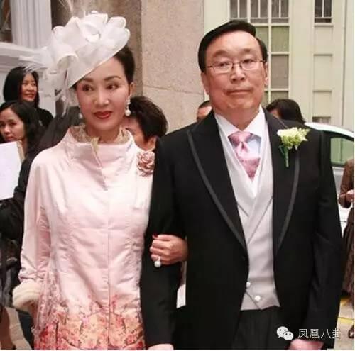 后来谭玉梅与赵世光继续藕断丝连,一会儿说自己另有男友准备结婚,一会