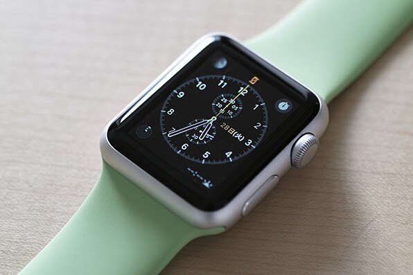 第二代Apple Watch变薄 屏幕玻璃技术亮了