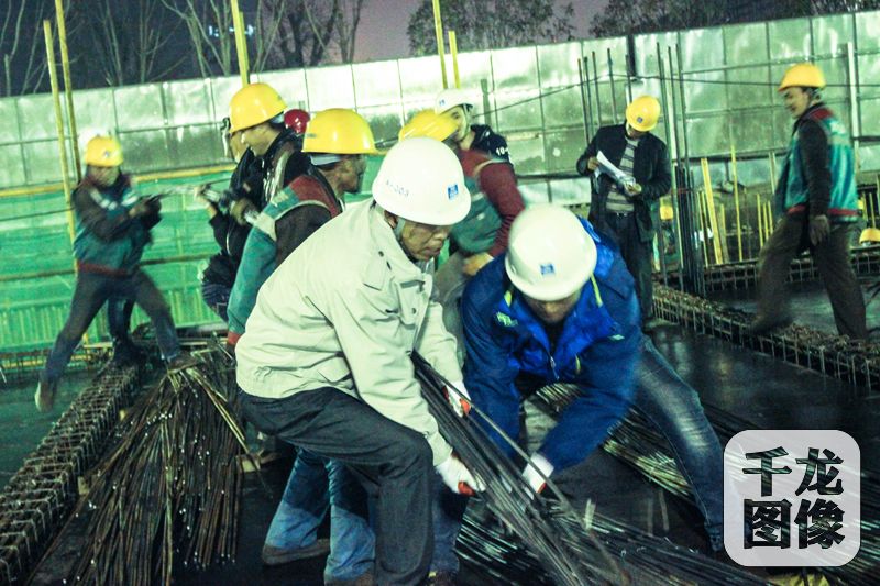 自2009年1月份至今，赵振敏先后担任了西安民乐园万达、黄石万达广场、西安高新万达广场项目的生产经理，被称为万达项目的“拼命三郎”。中建一局供图