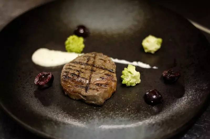 探秘星级餐厅后厨,这里有一份牛排百科全书等