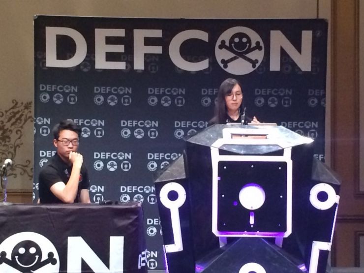 DEF CON 专题| 中国美女黑客展示攻击4G LTE 网络，手机通信数据随意看