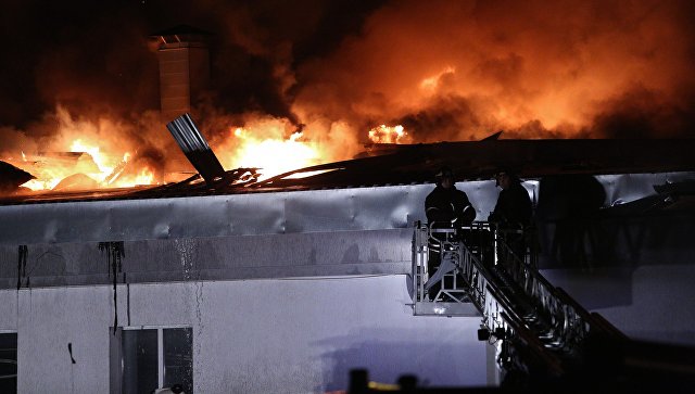 莫斯科一仓库发生大火 8名消防人员死亡(图)