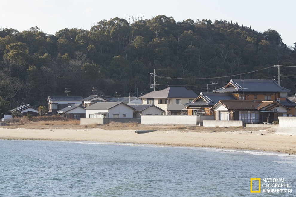 濑户内海:寺庙,烟囱和艺术