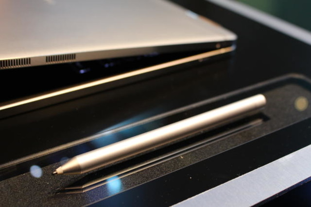 Surface新对手：保时捷2合1平板亮相MWC 