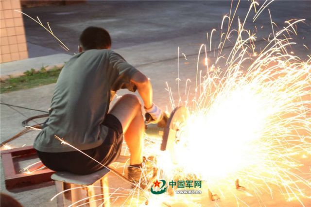 　　制作标靶切割组件火光四射