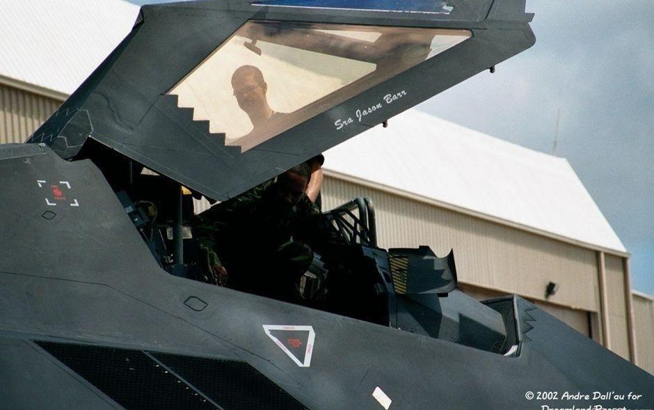 　　F-117A隐形机。