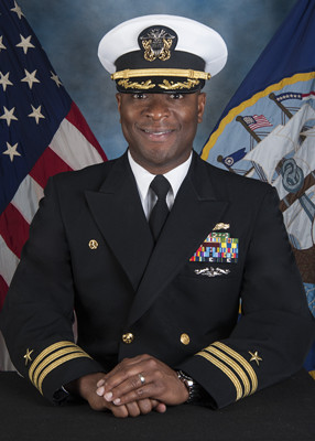 美军“威廉·劳伦斯”号导弹驱逐舰指挥官Walter C. Mainor。