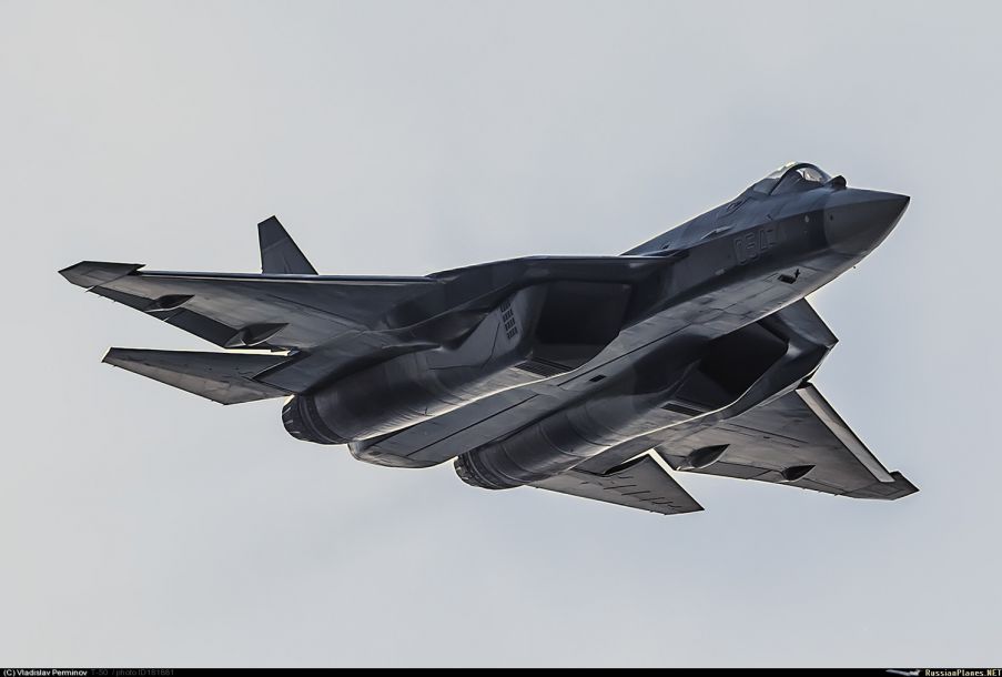 T-50隐身战机试飞。