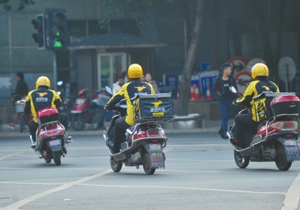 冯提莫收入多少_月收入多少能卖微型车(2)