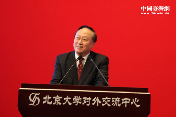 　　北京大学党委书记朱善璐在论坛上致辞（中国台湾网 芜同 摄）