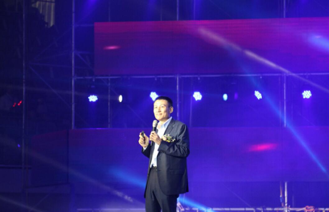 签约姜昆公益 聆赏大师相声 佰仟这个年会不简